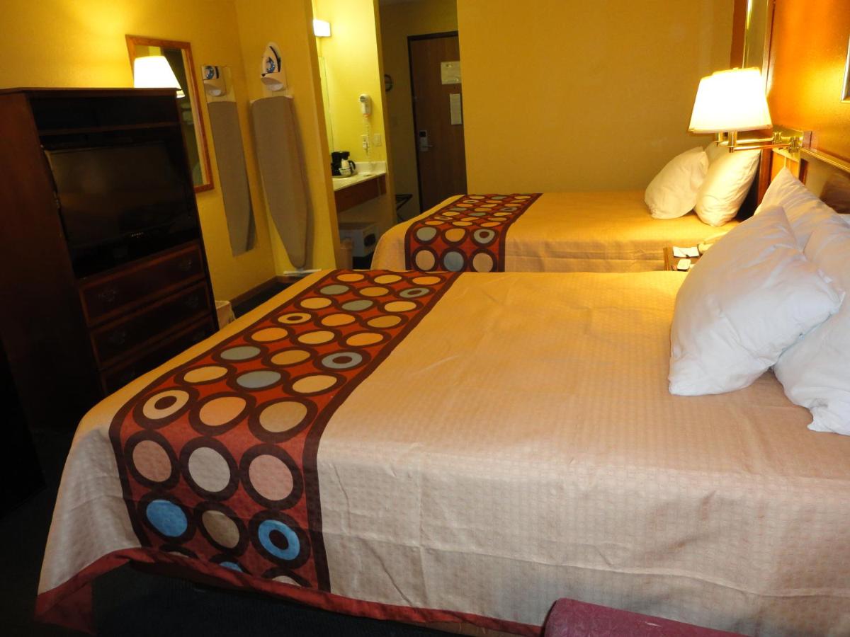 Deluxe Queen Room with Two Queen Beds - Non-Smoking