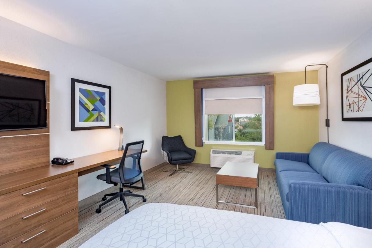 Suite with One Double Bed - Hearing Accessible/Non-Smoking