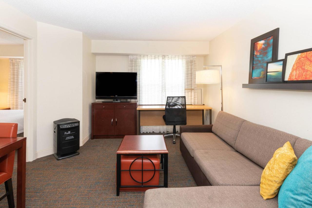 One-Bedroom Queen Suite with Sofa Bed - Allergy Friendly 