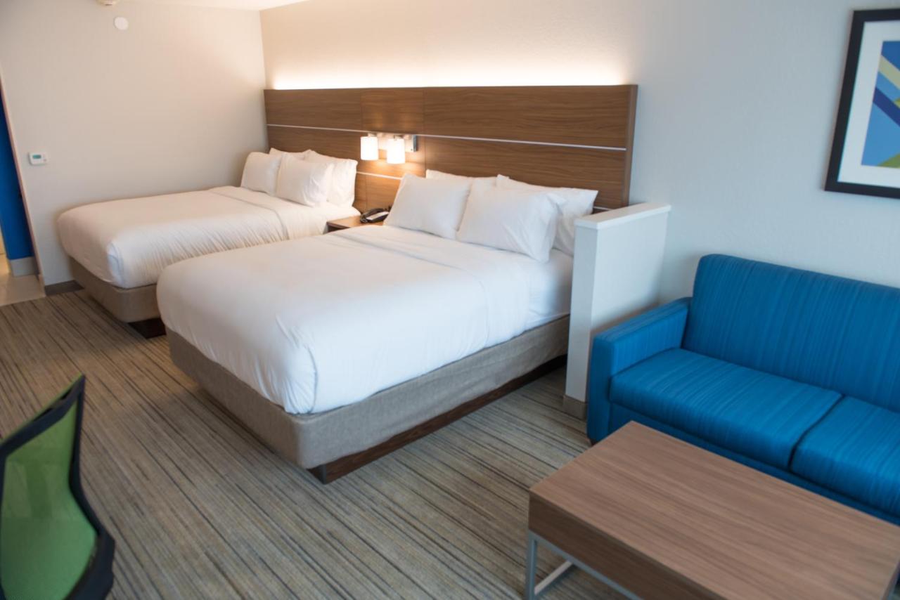 Suite with Two Beds - Hearing Accessible - Non-Smoking