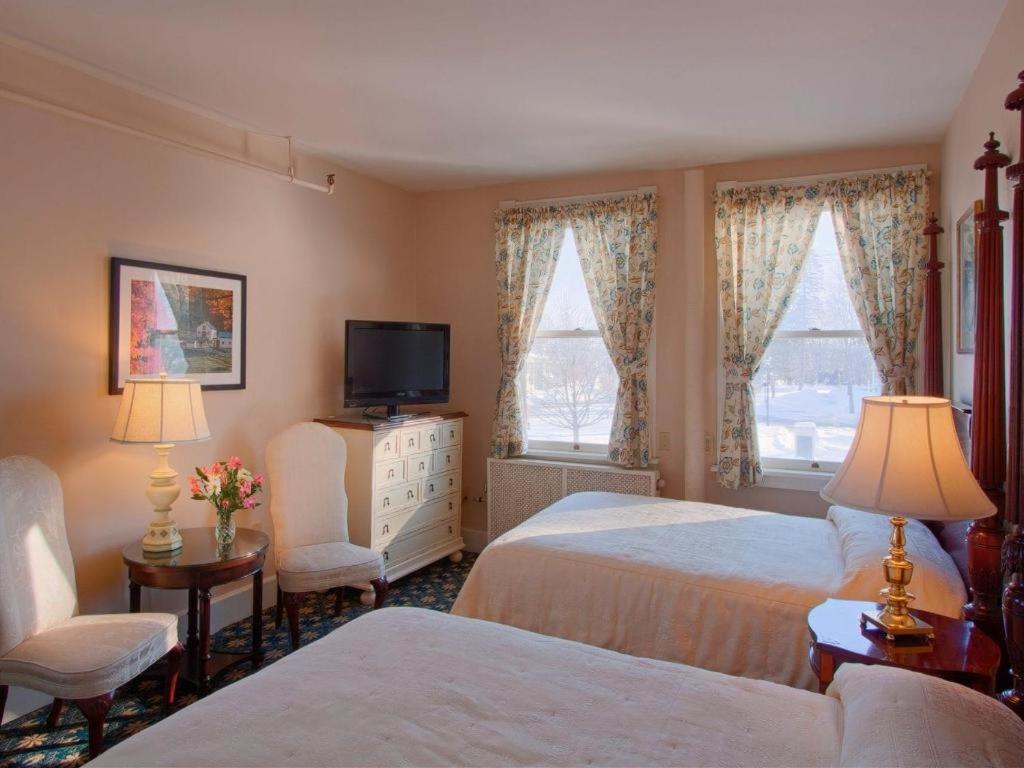 Deluxe Main Inn Room with Two Queen Beds