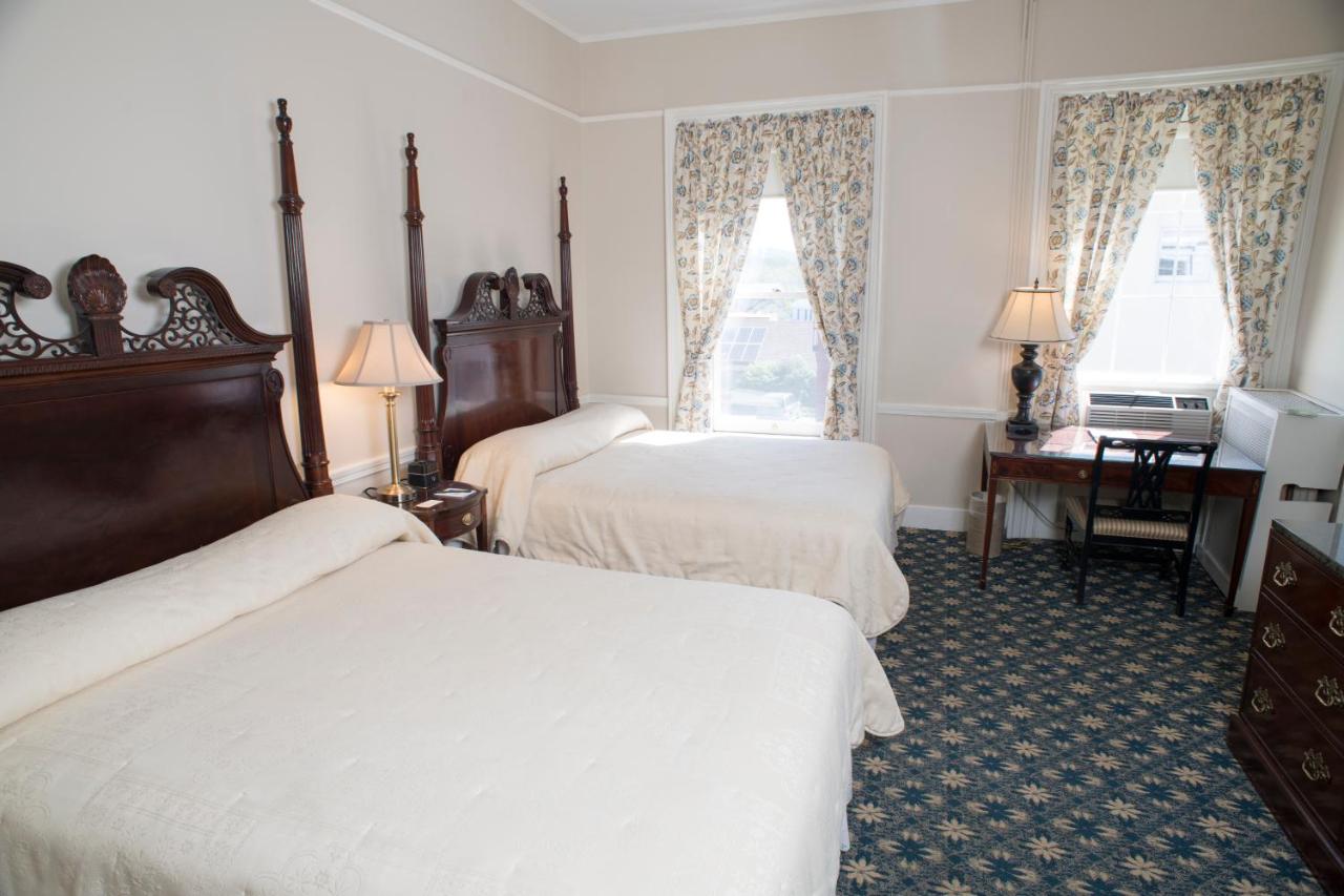 Deluxe Main Inn Room with Two Double Beds