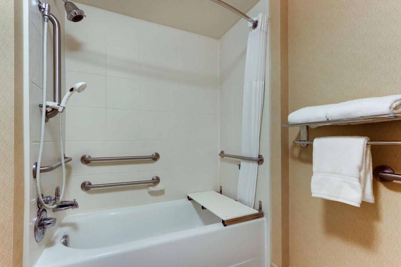 King Room with Roll-In Shower - Disability Access