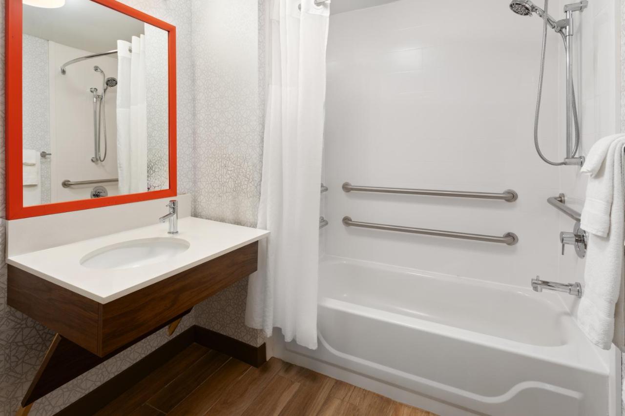 King Room - Disability access with Bathtub/Non-Smoking